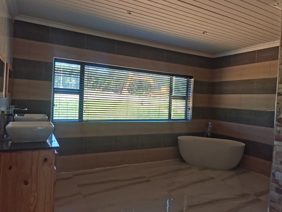 5 Bedroom Property for Sale in Royalston Residential Estate and Wildlife Reserve Eastern Cape